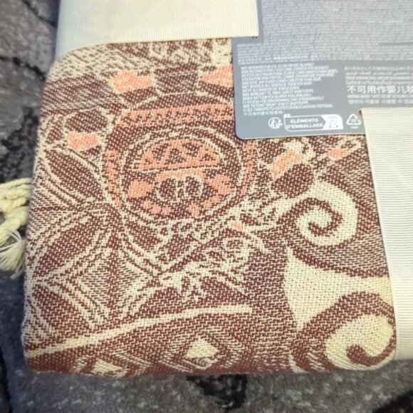 Disney Parks Moana Spotlight Kakamora Waves Flowers Throw brand new - Picture 11 of 16